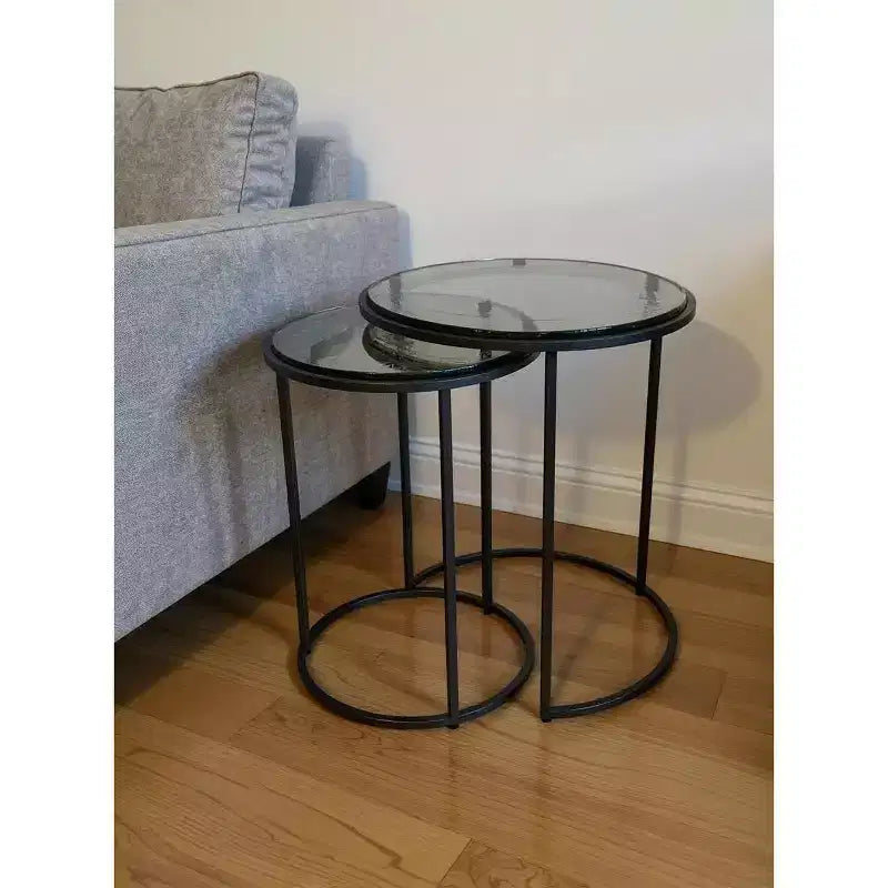 Set di 2 tavolini a incastro con struttura rotonda in vetro trasparente/gunmetal e ferro